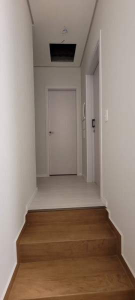 Casa à venda Iririú com 11900m² e 3 quartos por R$ 585 - 1894672112-escada-2.jpg