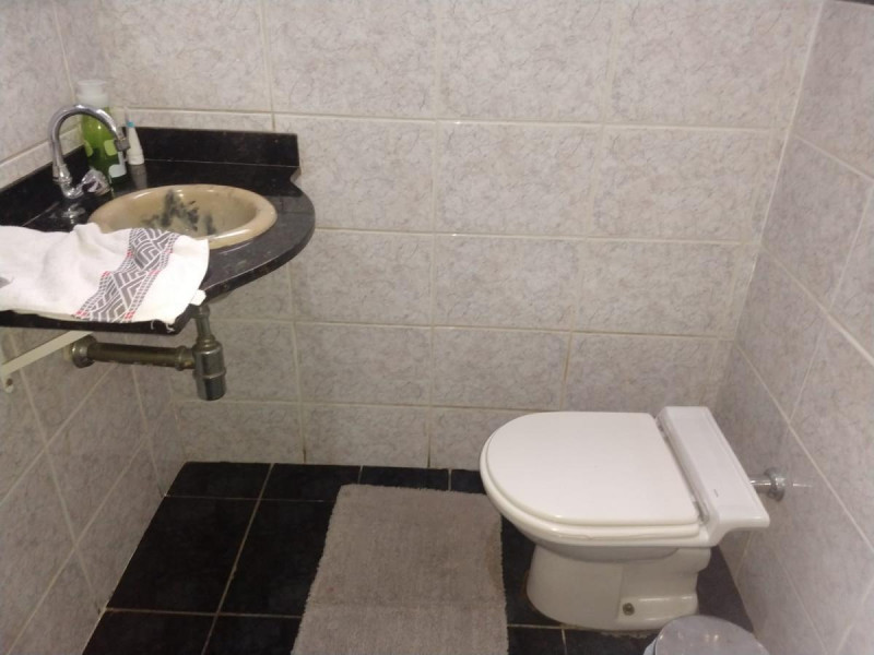 Casa à venda Vila Jundiai com 210m² e 3 quartos por R$ 450.000 - 1048104019-lavabo.jpg