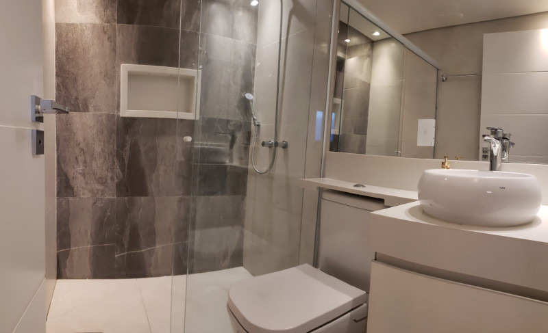 Apartamento à venda Bela Vista com 74m² e 2 quartos por R$ 1.250.000 - 321676638-banheiro-social-1.jpg