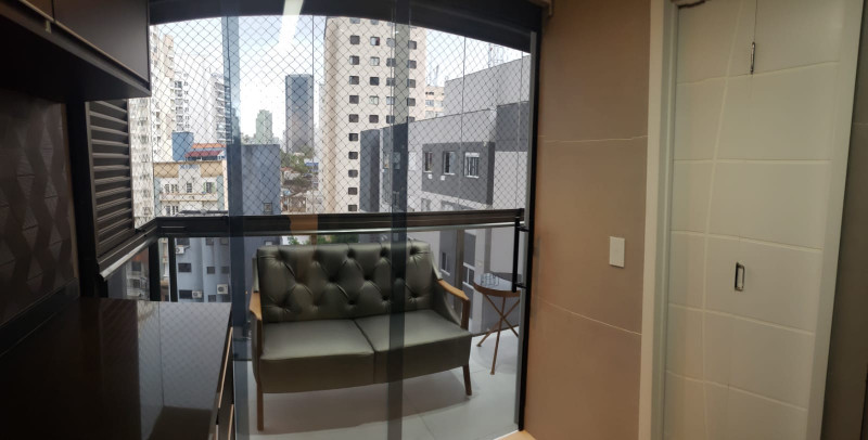 Apartamento à venda Bela Vista com 74m² e 2 quartos por R$ 1.250.000 - 576509717-sacada-porta-vidro-fechada.jpg