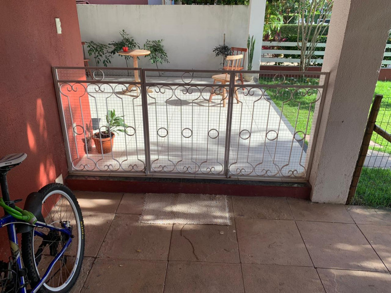 Casa de condomínio à venda Buraquinho com 180m² e 4 quartos por R$ 1.300.000 - 671111509-11-portao-entrada-pela-garagem.jpg