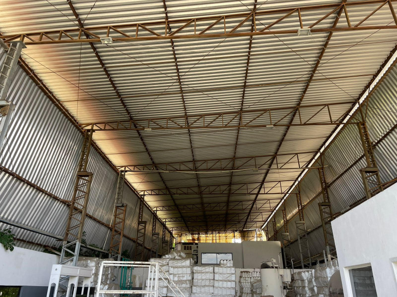 Comercial à venda Messejana com 2117m² e 1 quarto por R$ 4.200.000 - 1158264696-galpao-interno.jpg