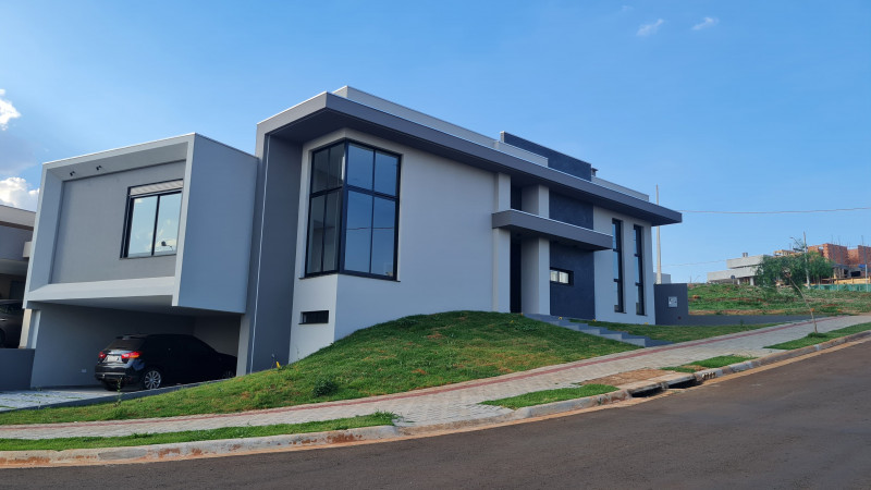 Casa de condomínio à venda Centro com 224m² e 3 quartos por R$ 1.499.000 - 1393565446-2-fachada-casa-araguari.jpeg