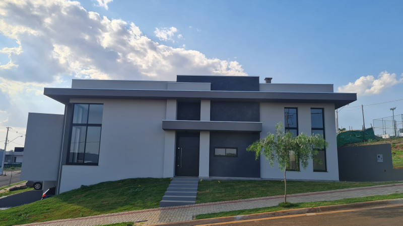 Casa de condomínio à venda Centro com 224m² e 3 quartos por R$ 1.499.000 - 1921347712-1-fachada-casa-araguari-1.jpeg