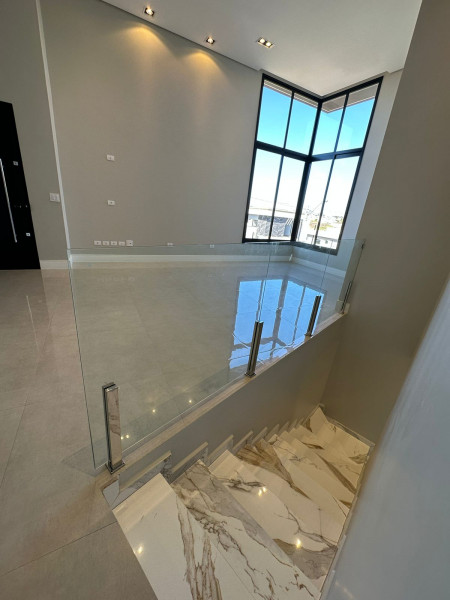 Casa de condomínio à venda Centro com 224m² e 3 quartos por R$ 1.499.000 - 389019941-9-escada-acesso-garagem-araguari.jpeg