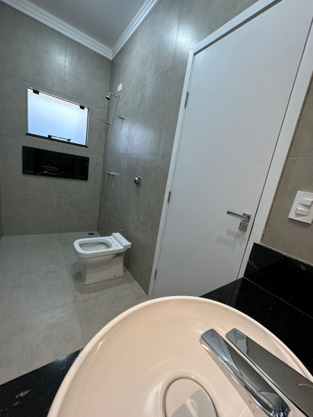 Casa de condomínio à venda Centro com 224m² e 3 quartos por R$ 1.499.000 - 516277451-16-wc-demi-suite-casa-araguari.jpeg