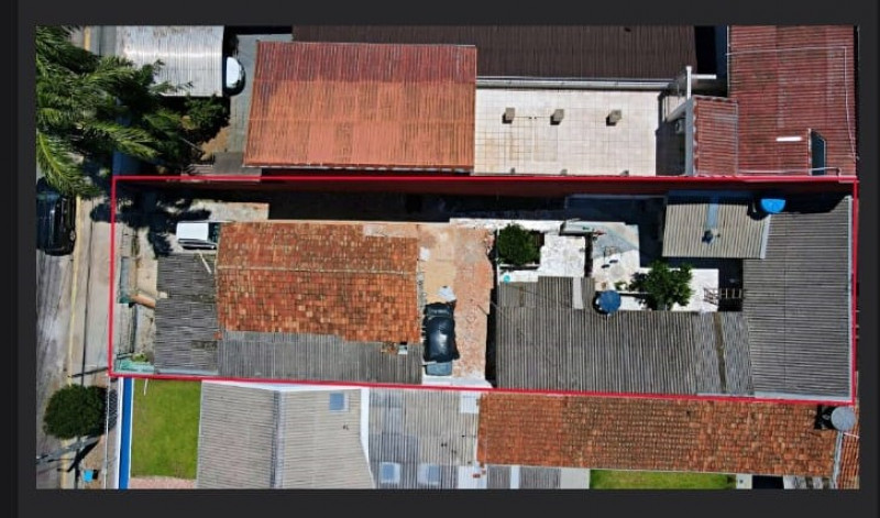 Terreno à venda Capão Raso com 440m² e 1 quarto por R$ 980.000 - 783013961-foto-de-cima-1.jpg