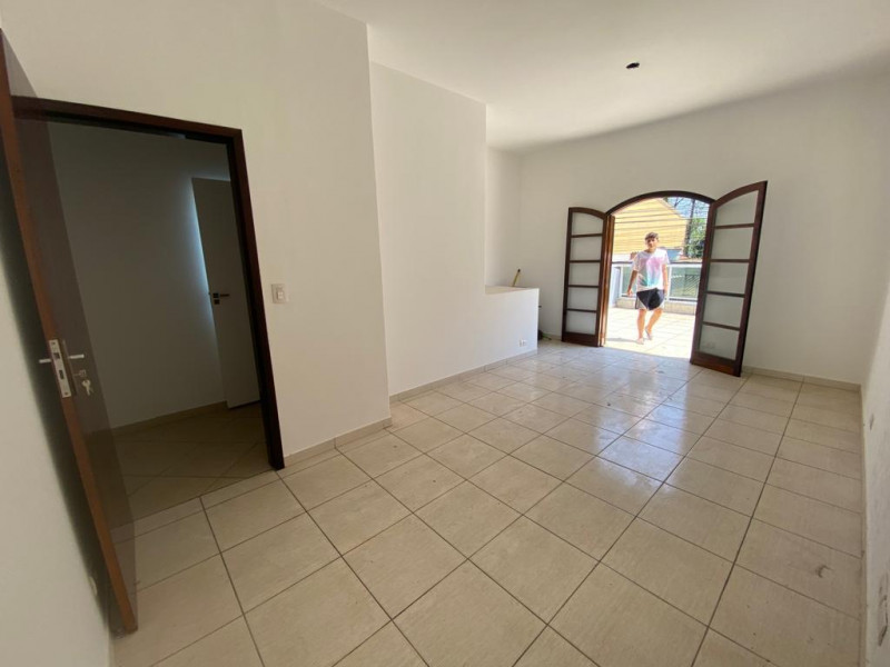 Casa à venda Jardim Santa Luzia com 256m² e 3 quartos por R$ 450.000 - 242382229-cf17277a-5bac-44ec-a21a-e8c830cbdf0a.jpeg