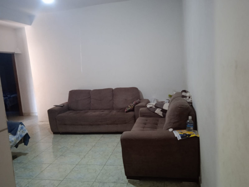Casa à venda Jardim Regina com 360m² e 2 quartos por R$ 300.000 - 1195766003-sala.jpg
