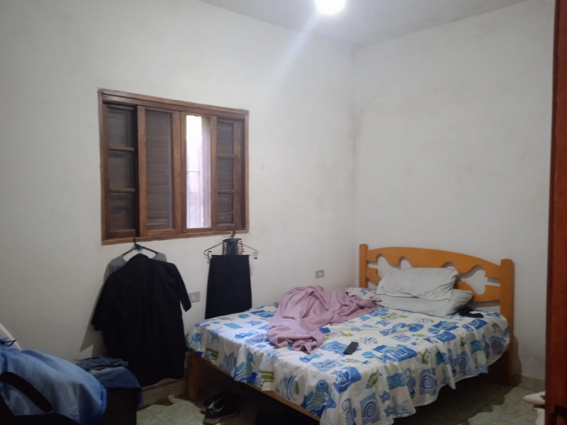 Casa à venda Jardim Regina com 360m² e 2 quartos por R$ 300.000 - 380916991-dormitorio-suite.jpg