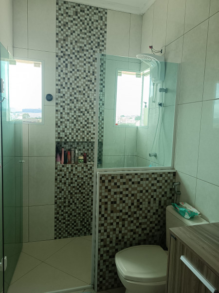 Casa de condomínio à venda Lenheiro com 190m² e 3 quartos por R$ 850.000 - 1918634398-banheiro-suite.jpg