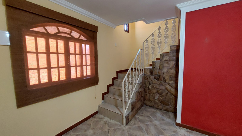Casa de condomínio à venda Taquara com 220m² e 4 quartos por R$ 550.000 - 796976063-09-lig-sala-estar-escada.jpg