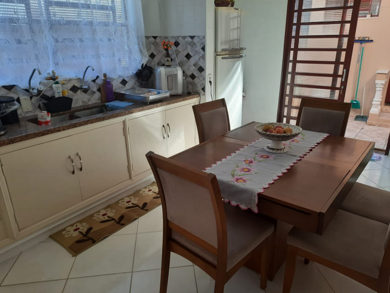 Casa à venda Vila Georgina com 250m² e 3 quartos por R$ 570.000 - 1096458998-ed2b368b-73c2-4717-908b-c21a9e02754d.jpg