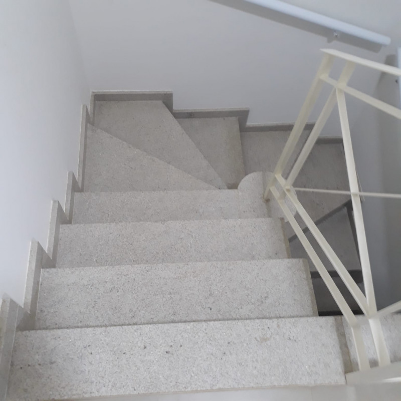 Casa de condomínio à venda Loteamento Residencial Vila Bella com 123m² e 3 quartos por R$ 1.070.000 - 1241840692-b-escada-acesso-aos-dorms.jpg