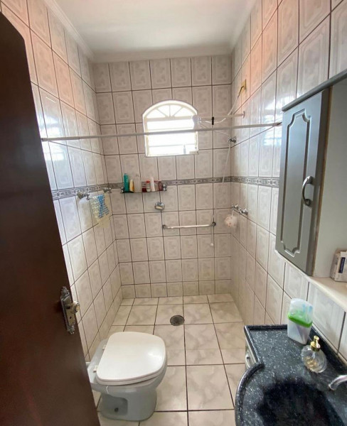 Casa à venda Jardim das Cerejeiras com 220m² e 3 quartos por R$ 60 - 1094218213-5df22ed5-2f35-4323-ab9d-e6af57161083.jpeg