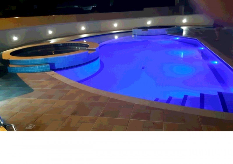 Cobertura à venda Enseada com 162m² e 2 quartos por R$ 1.100.000 - 1799436223-e-piscina-torremolinos.jpg