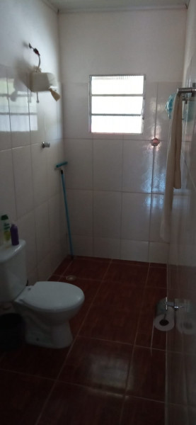 Chácara à venda Estância Antonio Novaes com 5000m² e 2 quartos por R$ 300.000 - 12880624-4-banheiro-ao-lado-da-sala-e-quarto.jpg