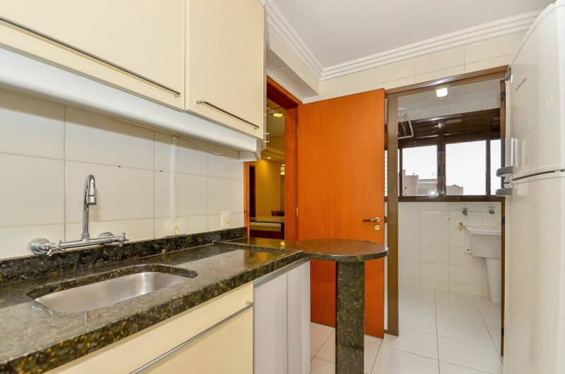 Apartamento à venda Bacacheri com 84m² e 3 quartos por R$ 575.000 - 1850795855-cozinha.jpg