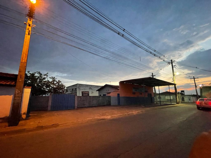 Terreno à venda Centro com 300m² e 1 quarto por R$ 300.000 - 1716181761-lote-venda.jpg