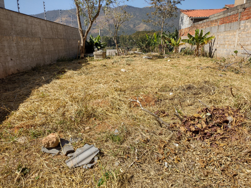 Terreno à venda Jardim Maristela com 26150m² e 1 quarto por R$ 399 - 1634986459-4-rua-tranquilo-luiz-rosa-599-jd-maristela-frente-aos-fundos-2.jpg