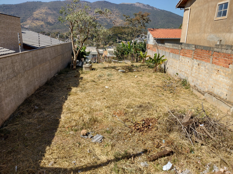 Terreno à venda Jardim Maristela com 26150m² e 1 quarto por R$ 399 - 939198327-5-rua-tranquilo-luiz-rosa-599-jd-maristela-frente-aos-fundos.jpg