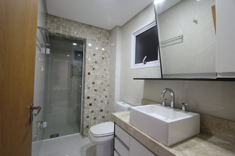 Apartamento à venda Vila Bertioga com 60m² e 2 quartos por R$ 550.000 - 1467355619-banheiro1-1.JPG