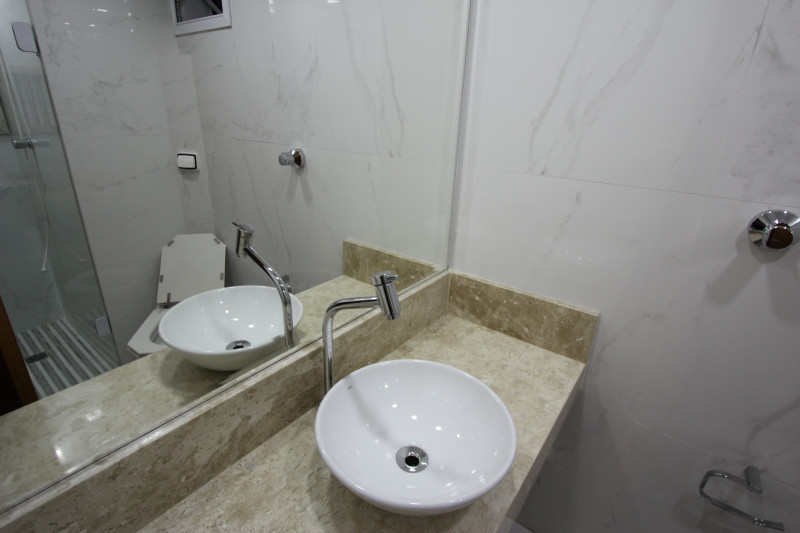 Apartamento à venda Vila Bertioga com 60m² e 2 quartos por R$ 550.000 - 1662141491-banheiro2-3.JPG