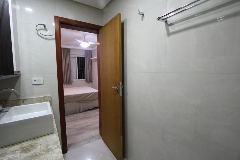 Apartamento à venda Vila Bertioga com 60m² e 2 quartos por R$ 550.000 - 940093089-banheiro1-3.JPG