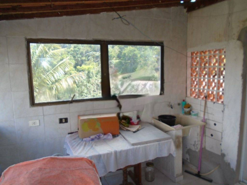 Casa à venda Chácara Santa Maria com 293m² e 6 quartos por R$ 550.000 - 2094141091-cs2area-de-servico.jpg
