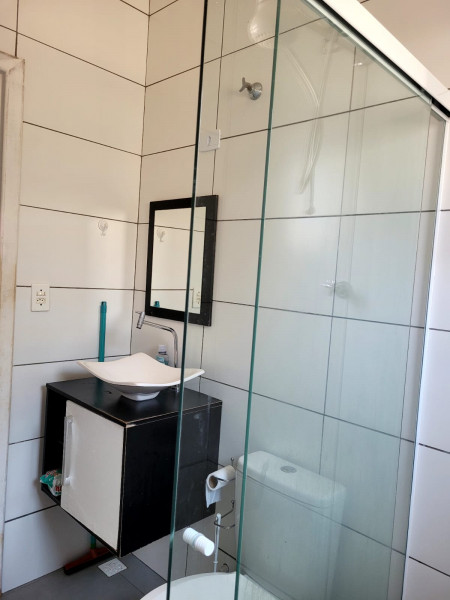Casa à venda Centro com 253m² e 3 quartos por R$ 300 - 1108676158-banheiro-lavabo.jpeg