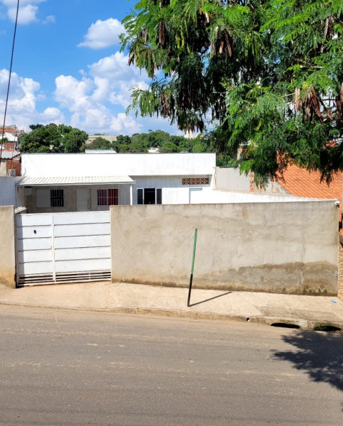 Casa à venda Centro com 253m² e 3 quartos por R$ 300 - 411218557-frente-casa-rua.jpeg