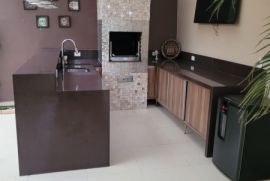 Casa de condomínio à venda Portal dos Gramados com 228m² - 3 dormitórios -  vagas - R$ 1.680.000 - 2047793180-foto-1.jpg