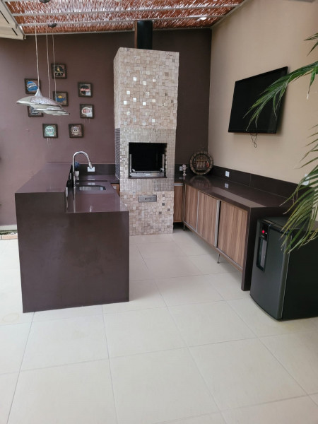 Casa de condomínio à venda Portal dos Gramados com 228m² e 3 quartos por R$ 1.680.000 - 2047793180-foto-1.jpg