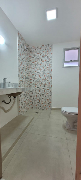 Apartamento à venda Centro com 126m² e 3 quartos por R$ 630.000 - 1558758637-banheiro-social-01.jpg