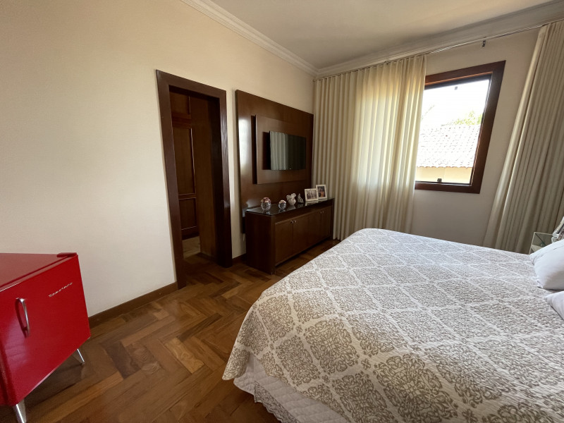 Casa à venda Centro com 308m² e 5 quartos por R$ 1.300.000 - 1177702078-img-8791.jpeg