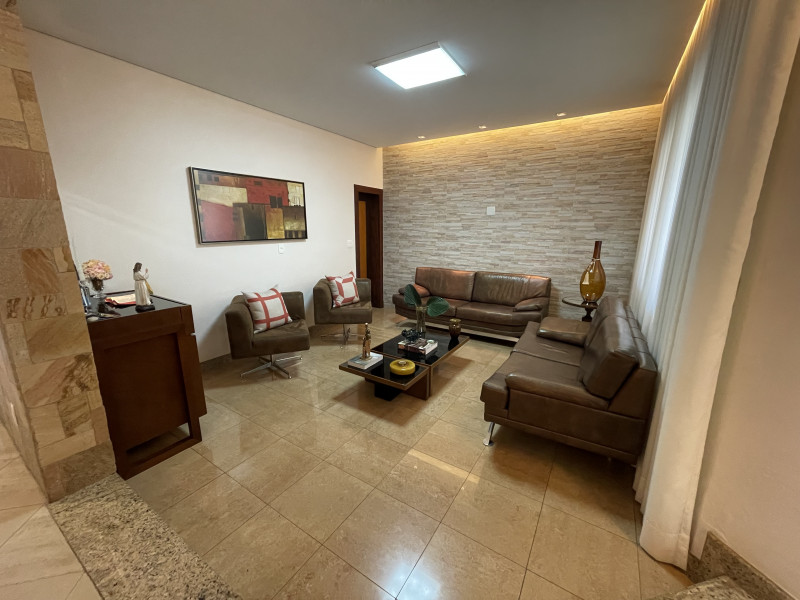 Casa à venda Centro com 308m² e 5 quartos por R$ 1.300.000 - 386726851-img-8740.jpeg