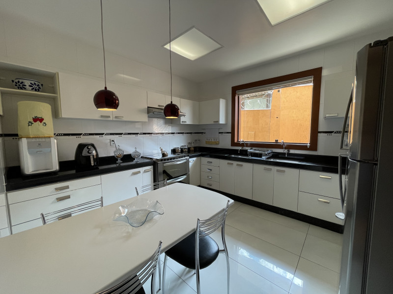 Casa à venda Centro com 308m² e 5 quartos por R$ 1.300.000 - 475805153-img-8755.jpeg