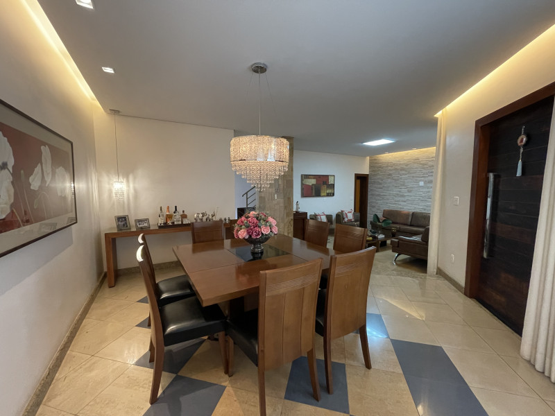 Casa à venda Centro com 308m² e 5 quartos por R$ 1.300.000 - 516708589-img-8739.jpeg