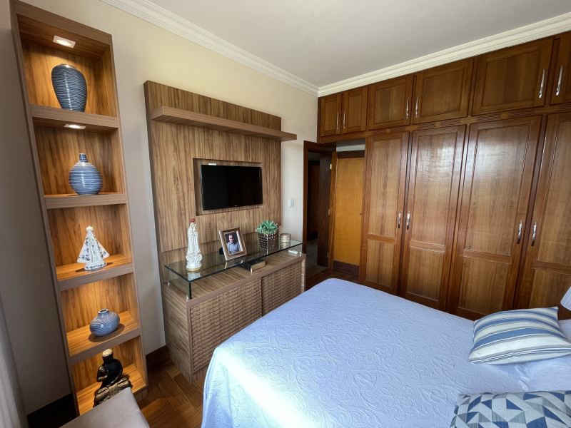 Casa à venda Centro com 308m² e 5 quartos por R$ 1.300.000 - 607428733-img-8727.jpeg