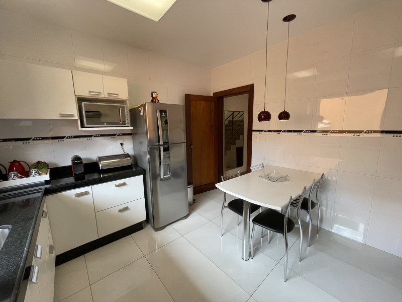 Casa à venda Centro com 308m² e 5 quartos por R$ 1.300.000 - 682013693-img-8756.jpeg