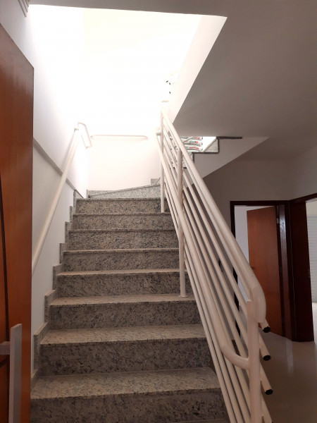 Apartamento à venda Jardim São Paulo com 150m² e 2 quartos por R$ 298.000 - 1769883027-escada-dentro-2.jpg