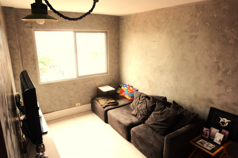 Apartamento à venda Alto de Pinheiros com 60m² e 2 quartos por R$ 730.000 - 1579580161-sala-0.JPG