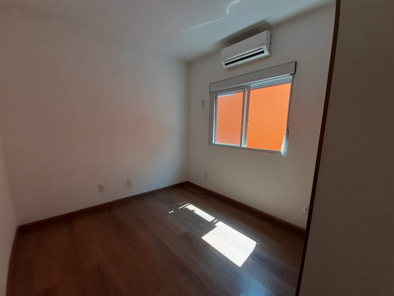 Casa à venda Interlagos com 210m² e 3 quartos por R$ 850.000 - 1218968753-img-20231028-wa0013.jpg