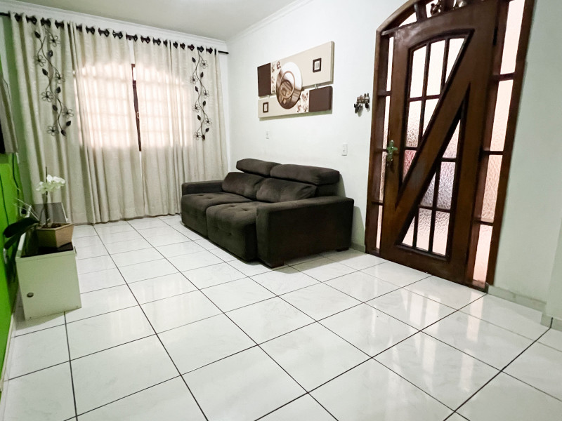 Casa à venda Primeiro  de Maio com 287m² e 3 quartos por R$ 450.000 - 1355681359-1o.JPG