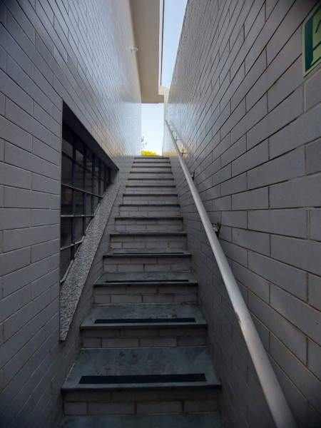 Casa à venda Belenzinho com 349m² e 3 quartos por R$ 1.800.000 - 2106823488-escadaexterior.jpg