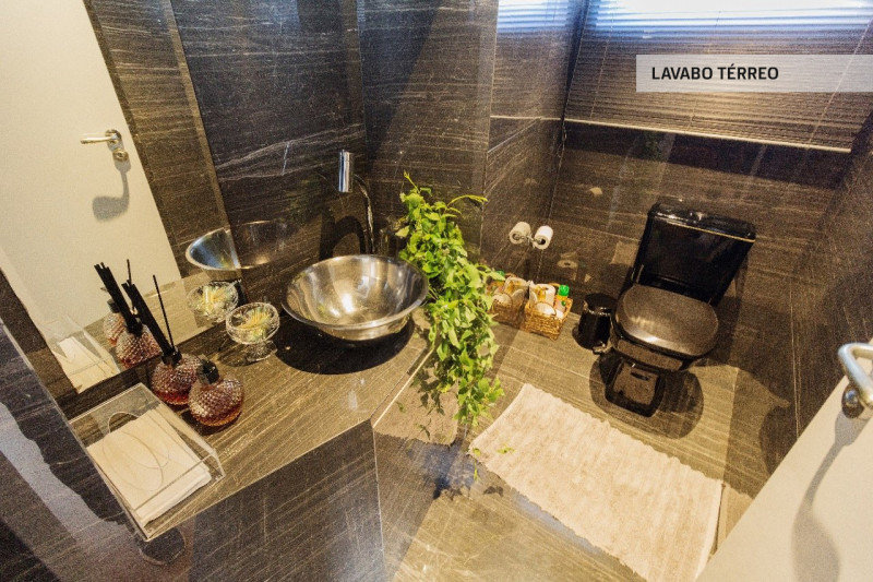Casa de condomínio à venda Butiatuvinha com 345m² e 3 quartos por R$ 3.600.000 - 1879275035-12-lavabo-1.jpg