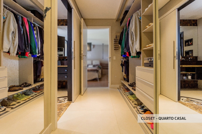 Casa de condomínio à venda Butiatuvinha com 345m² e 3 quartos por R$ 3.600.000 - 225226192-08-quarto-casal-closet-2-com-let.jpg