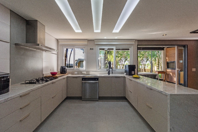 Casa de condomínio à venda Butiatuvinha com 345m² e 3 quartos por R$ 3.600.000 - 464254155-04-cozinha-4.jpg