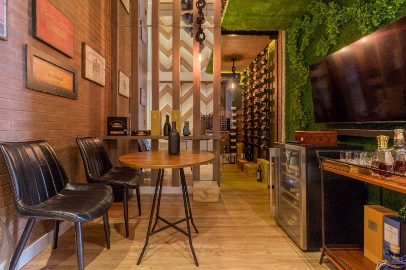 Casa de condomínio à venda Butiatuvinha com 345m² e 3 quartos por R$ 3.600.000 - 717159076-03-adega-3.jpg