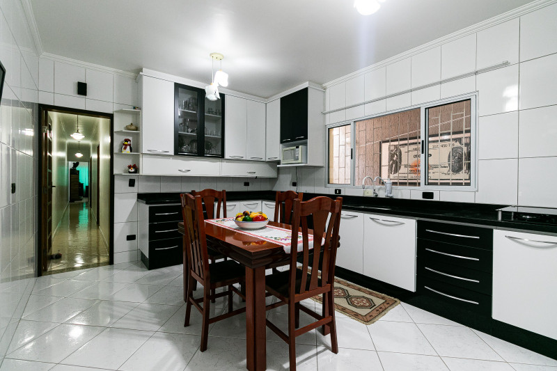 Casa à venda Penha de França com 257m² e 4 quartos por R$ 1.200.000 - 2064117446-cozinha-corredor.jpeg